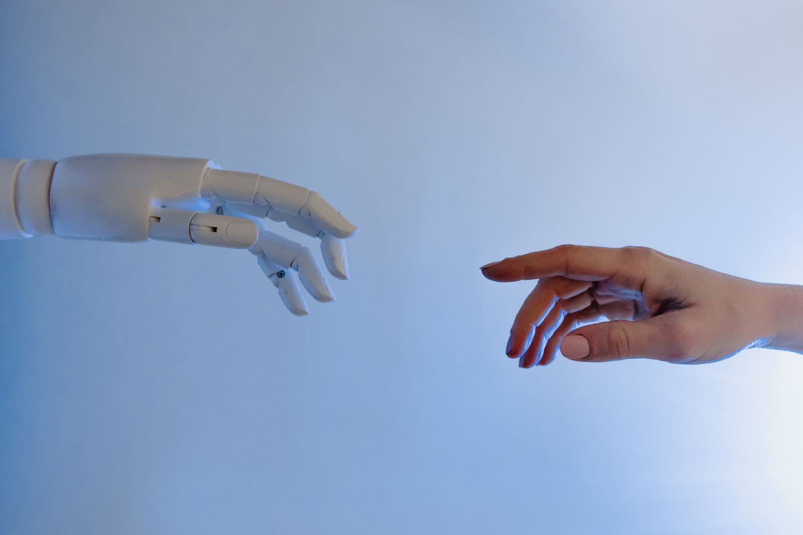 Panduan implementasi AI untuk UMKM Indonesia 2026 dengan konsep robot AI