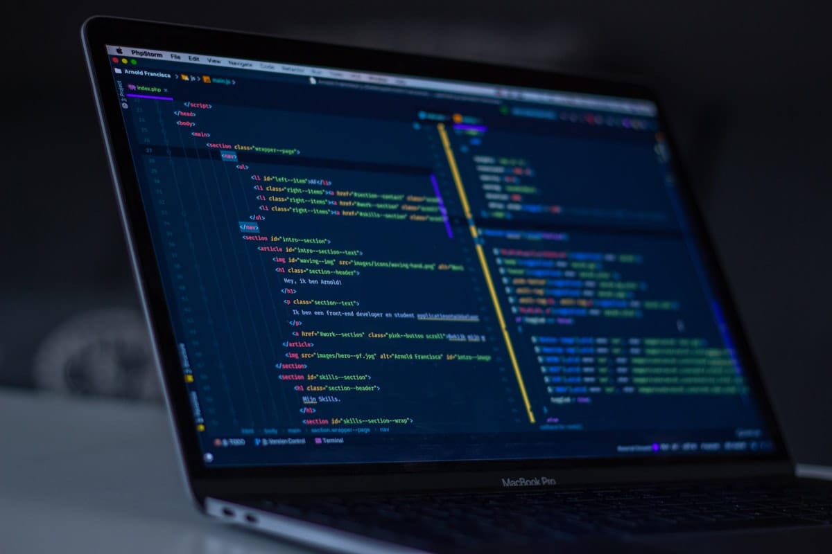 Editor kode modern dengan integrasi AI untuk vibe coding