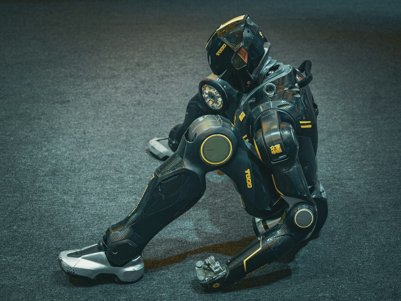 Robot futuristik yang merepresentasikan kecerdasan buatan masa depan dengan Orca World Foundation Model