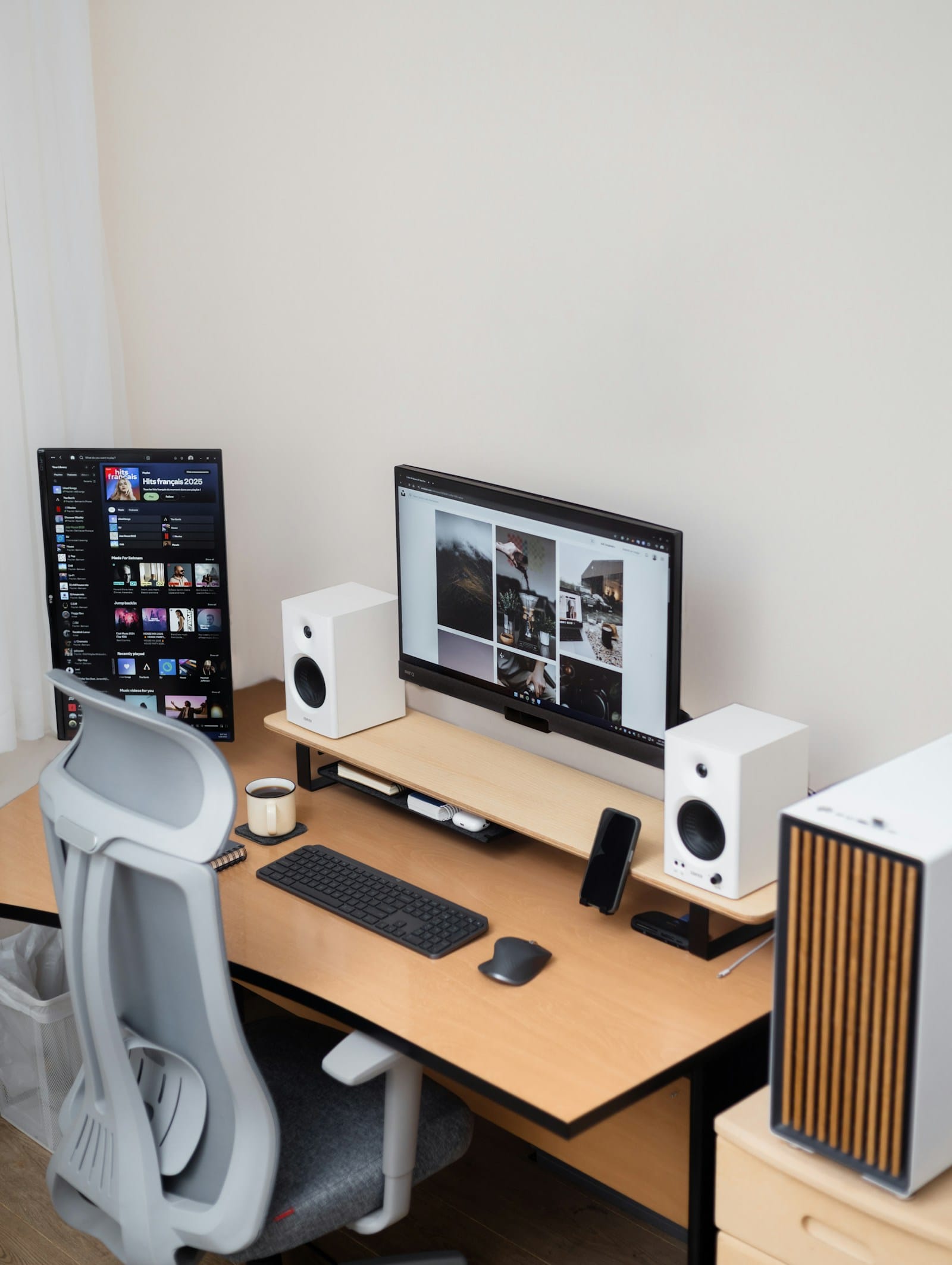 panduan memilih monitor untuk desain grafis meja kerja modern dual monitor