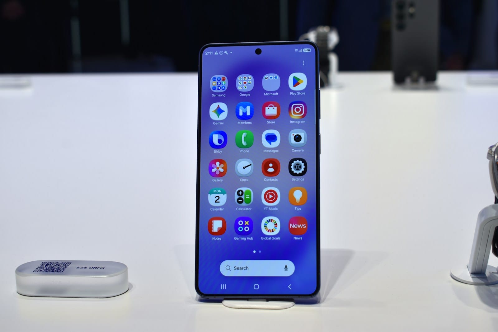Smartphone Android menampilkan berbagai ikon aplikasi yang mendukung fitur split screen