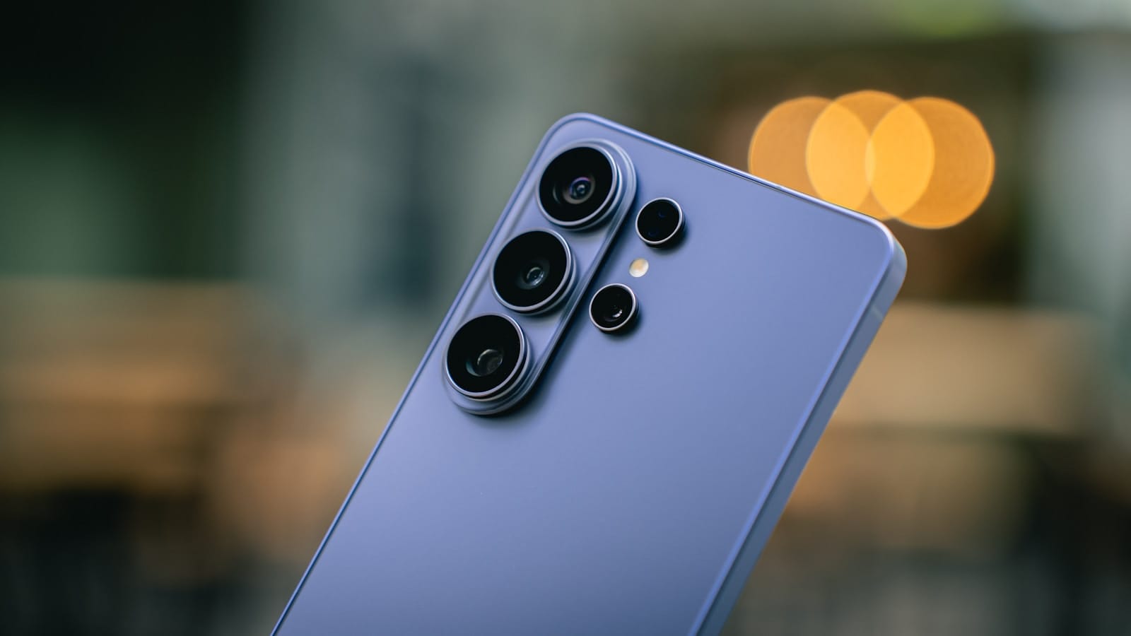 Bocoran HP flagship akhir tahun dengan kamera ganda dan desain premium